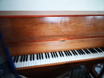 Yamaha P202 piano