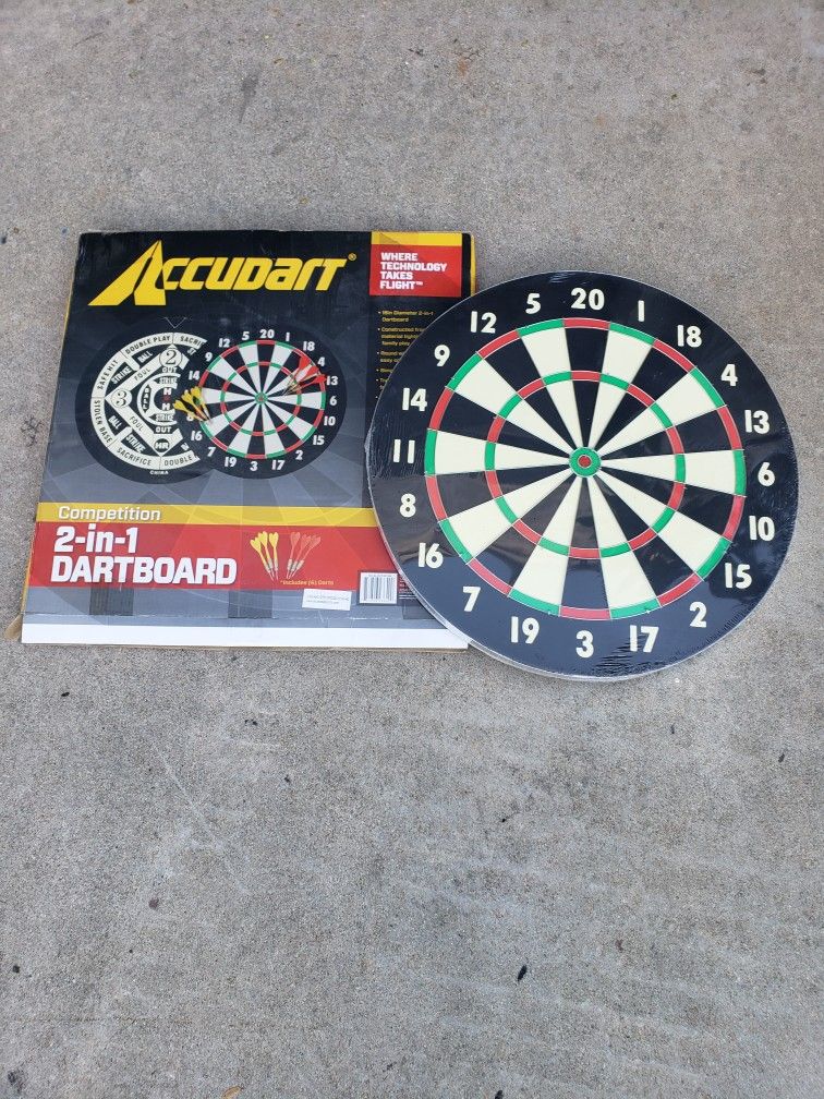 Dartboard With Darts - Double Sided - NEW