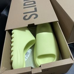 yeezy slides 