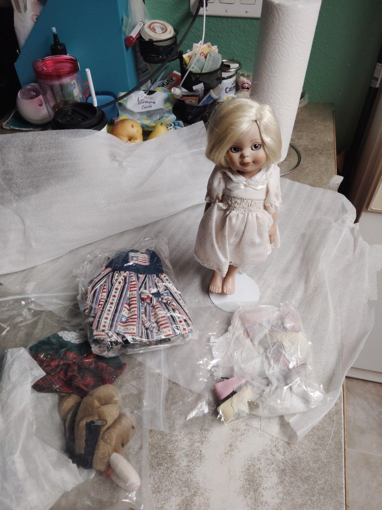 Colleters Dall On Stand