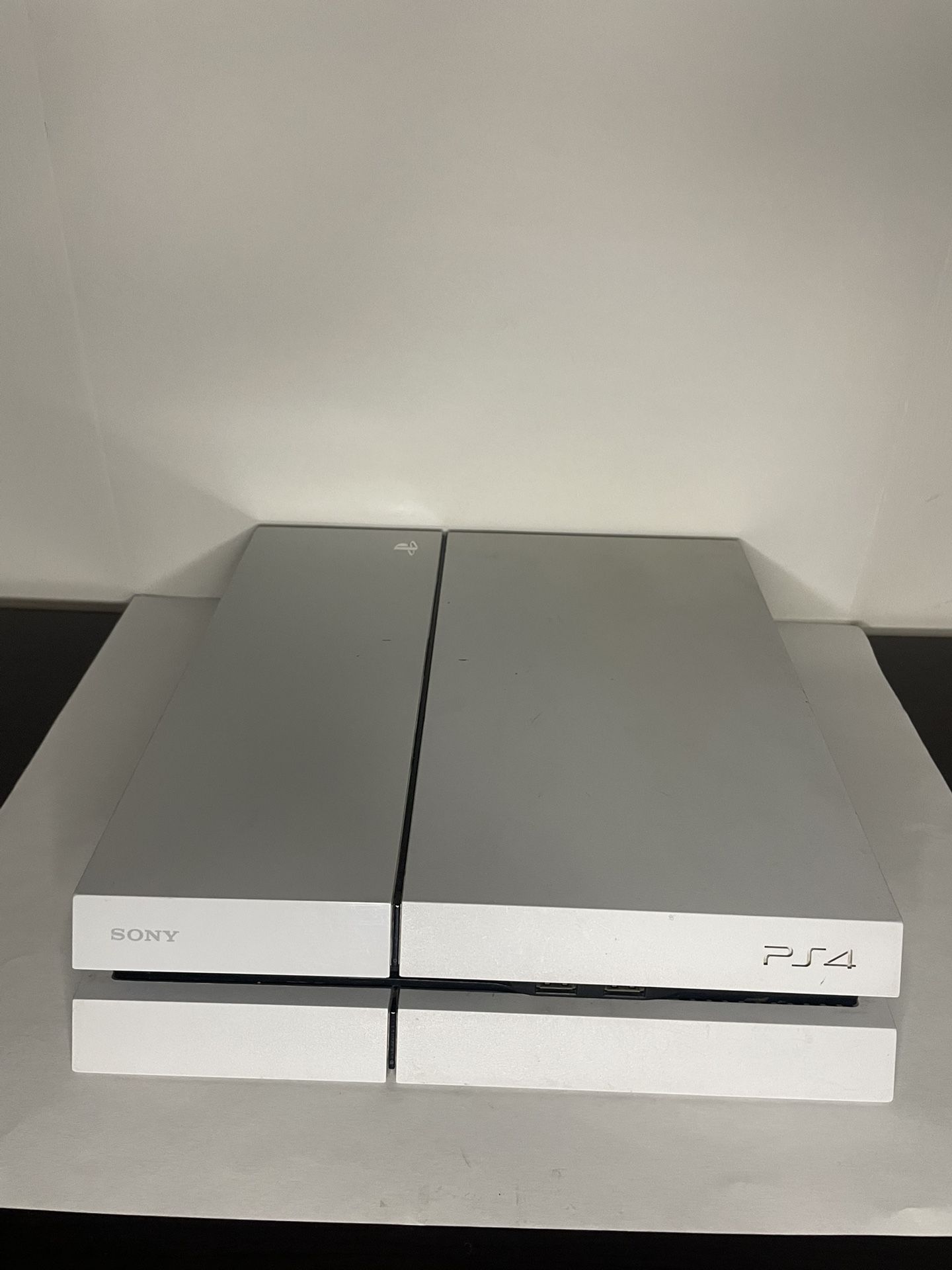 White Ps4 Console