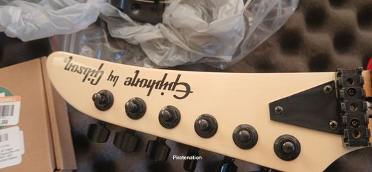 Gibson epiphone great guitar needs Tremolo