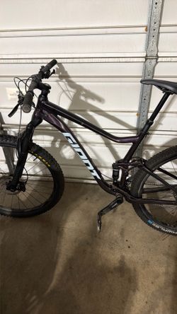 Giant Stance Mountain Bike