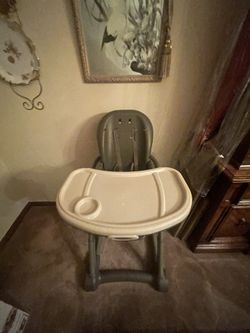 Graco High Chair with 2 Trays