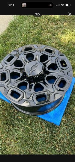 Black Alloy rims for a Chevrolet truck