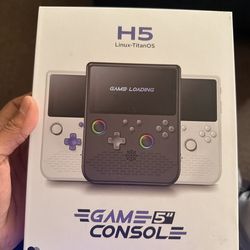 H5 portable emulator with over 40,000 games and so many console on a 5’ screen and RGB analog sticks