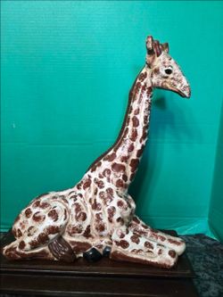 Lorraine 776 Giraffe Figurine Sculpture, Brown & White, on Base 18" × 14.5"