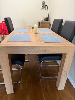 Mobili Fiver Extendable Dining Table with 4 Chairs Included