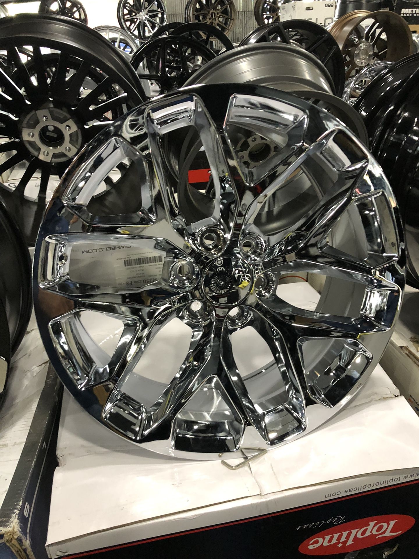 CHROME WHEELS CHEVY PATTERN 22