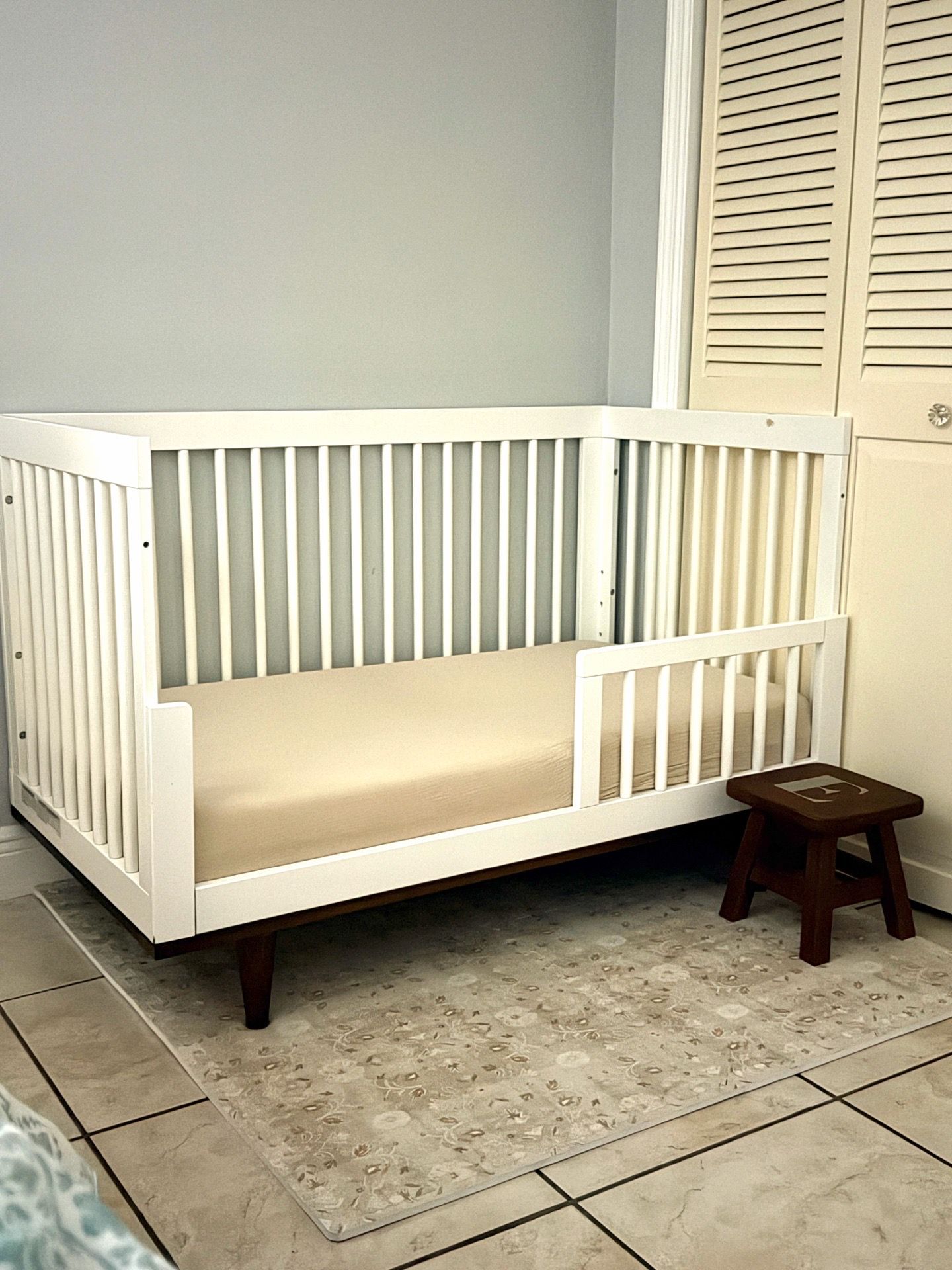 DaVinci White Crib (Crib side included if needed)