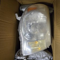 2007 TACOMA Passenger Side Headlight