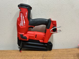 Milwaukee 2746-20 M18 FUEL 18-Volt Lithium-Ion Brushless Cordless Gen II 18-Gauge Brad Nailer (Tool-Only)