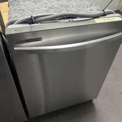 Samsung Dishwasher 24”