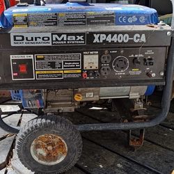 DuroMax XP4400-CA 3500 Watts Gas Powered Portable Generator Electric Power