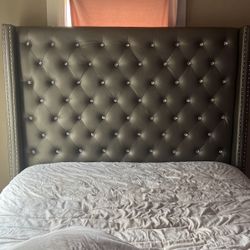 Beautiful Queen Size Bedroom Set With Diamonds