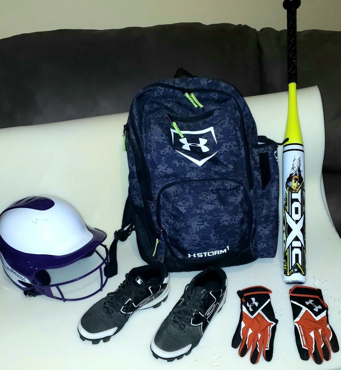 Youth Girls Fast Pitch softball Equipment