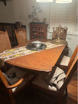 Dining table/ set/ 6 chairs