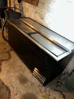 True Manufacturing horizontal bottle cooler