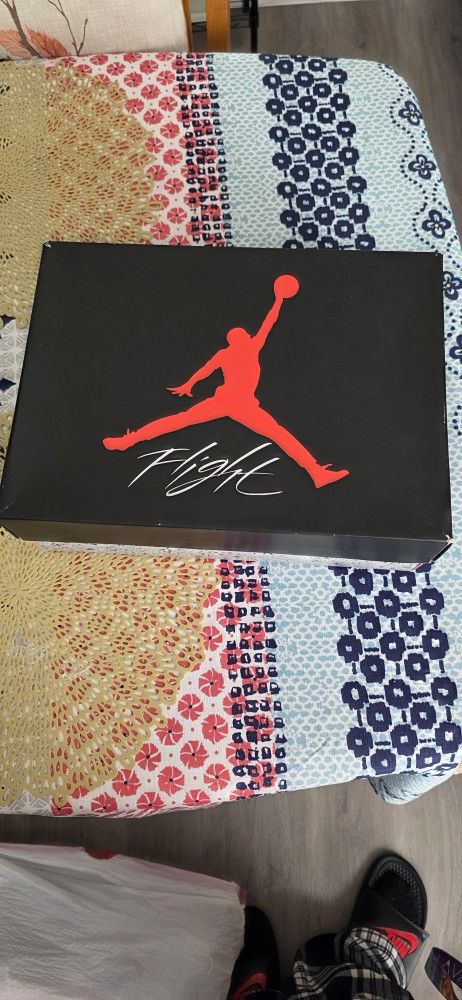 NIKE AIR JORDANS - 4 RETRO BLK/ RED