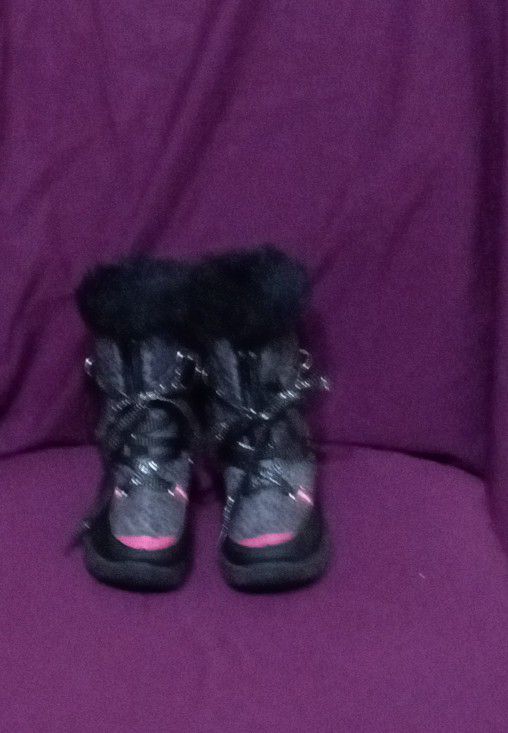 RUGGED BEAR LITTLE GIRL SNOW BOOTS & HOT PINK. ( Size 11 )