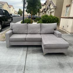 GORGEOUS GRAY SECTIONAL + FREE DELIVERY 