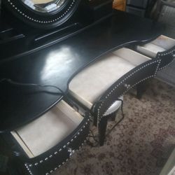 Black Vanity An Stool With Light