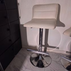 2 Bar  Stools Height  Adjustable.......make Offer