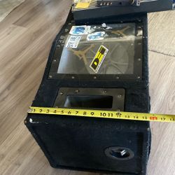 Kickers 12”, Amplifier, Epicenter.
