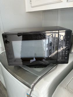 Black Countertop Microwave Oven