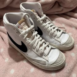 Nike Women’s Blazer Mid 77