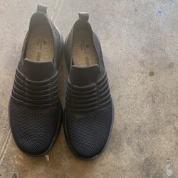 Clarks tennis shoes  8.5 women