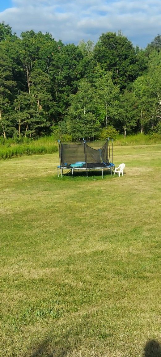 14 Ft Trampoline 