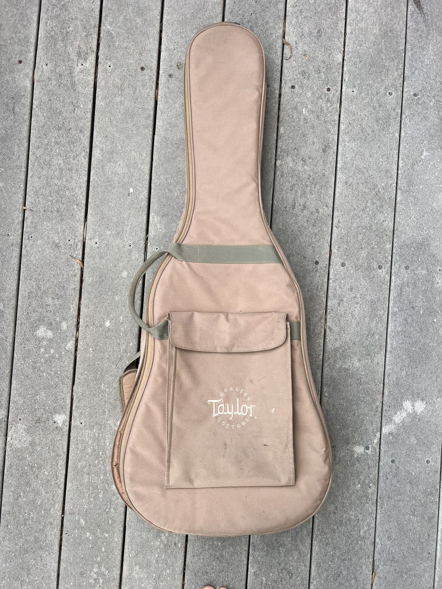 Taylor acoustic guitar bag