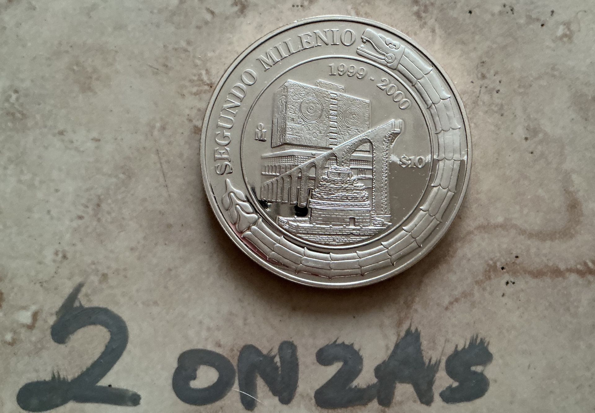 BEAUTIFUL MEXICAN SILVER COIN .999 PLATA PURA 2 ONZAS PROOF ONCE ESCUDOS DIEZ PESOS SEGUNDO MILENIO UNCIRCULATED