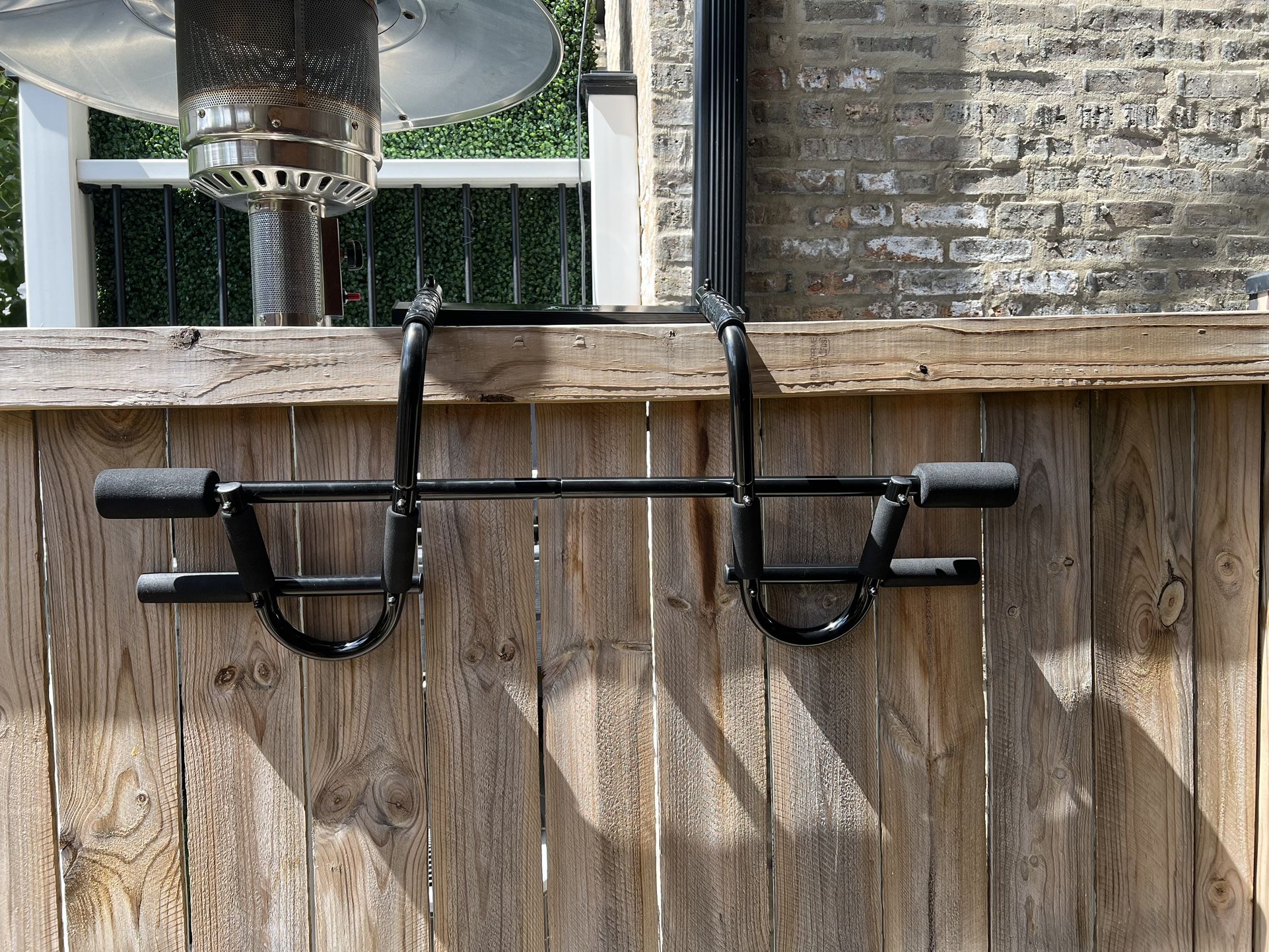 Pull Up Bar ( Practically Brand New)