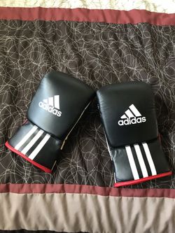 Adidas sparing/boxing/training gloves