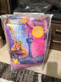 Brand New TANGLED Comforter Set