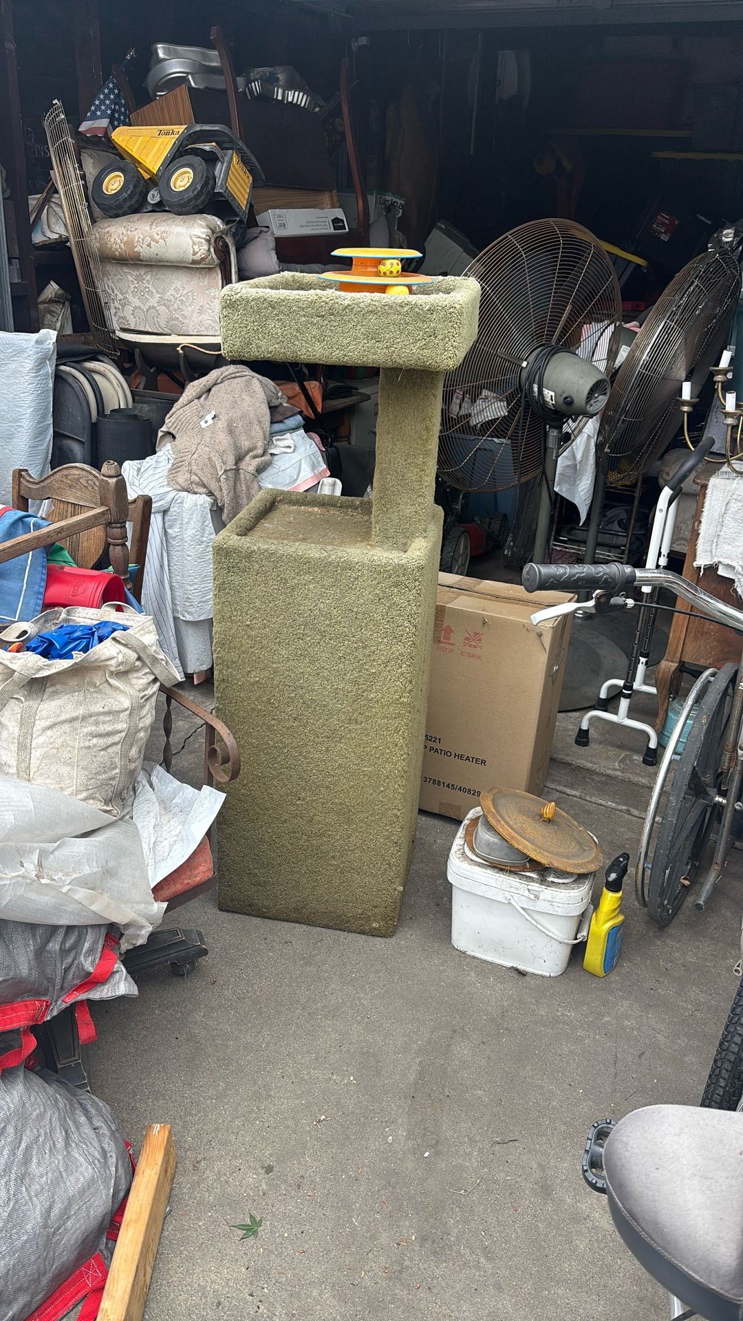 Cat TREE USED