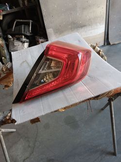 2016 18 19 honda civic 4 door sedan oem right side tail lamp small crack