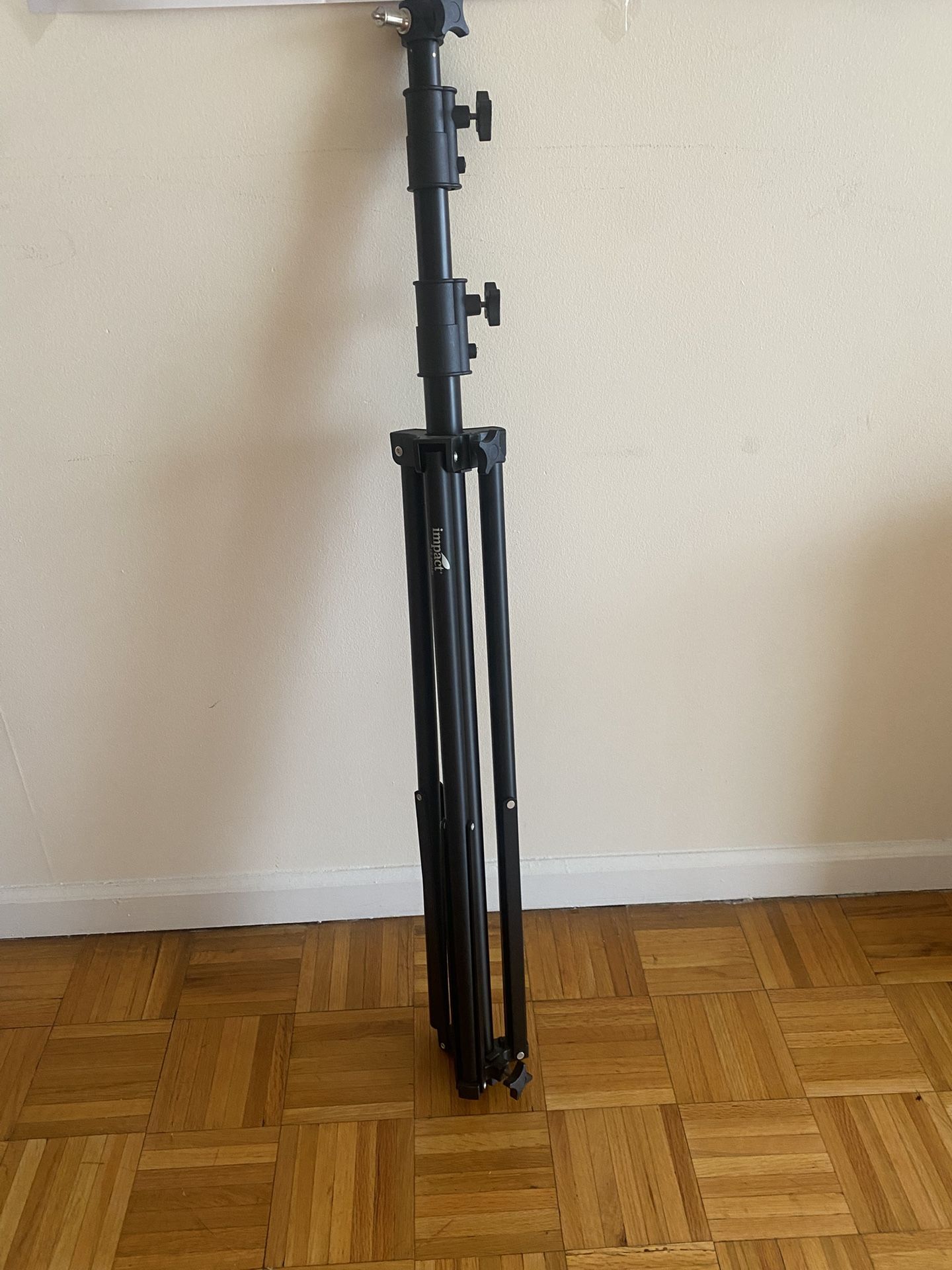 🔹 Impact LS-96HABI – 9.5 ft Heavy-Duty Air-Cushioned Light Stand