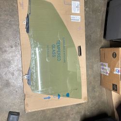 2003-2008 Toyota Matrix Driver Side Front Window