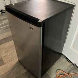 Kenmore Undercounter Refrigerator 0. 4.4 cu.ft. capacity