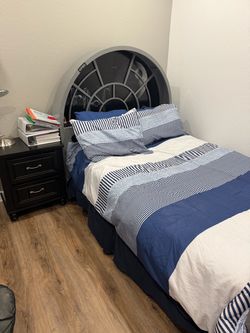 Star Wars Full Size Bed and Night stand