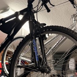 GT Mountain Bicycle For Men. Allen Rack For 4 Bikes 