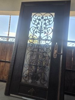 1 door of lamaneded 38x80 with frame and moldents