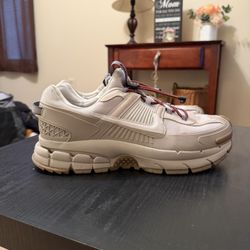Nike Zoom Vomero “College Grey Gum” Size 11.5