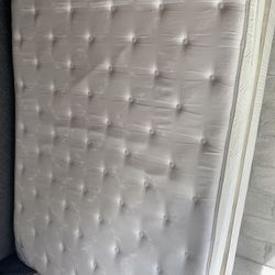 Queen Mattress And Box Spring 