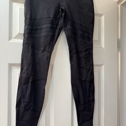 Lululemon high rise leggings with vent cutouts