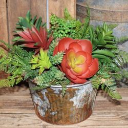 NEW Rusty Aged Metal Farmhouse Bucket Succulent & Fern Arrangement