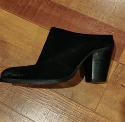 NWOT CREVO Distressed suede mules size 7